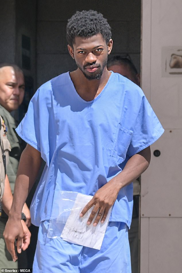 102161643-15101307-image-a-12_1757964545058